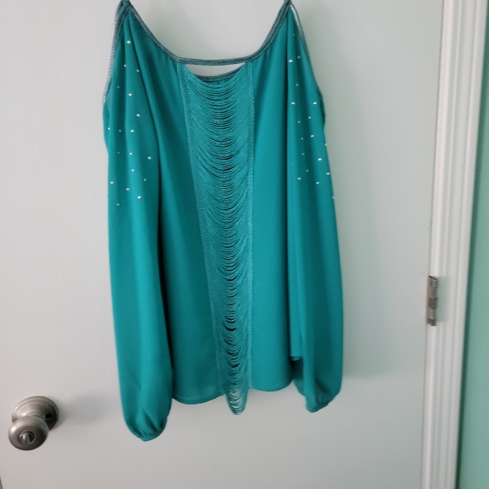 Tops - Picture 4 of 5